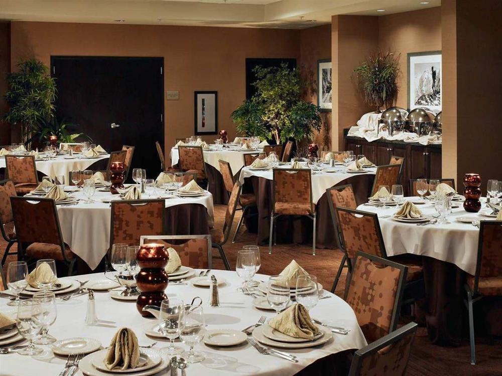 Hilton Garden Inn Гатлінбург Ресторан фото